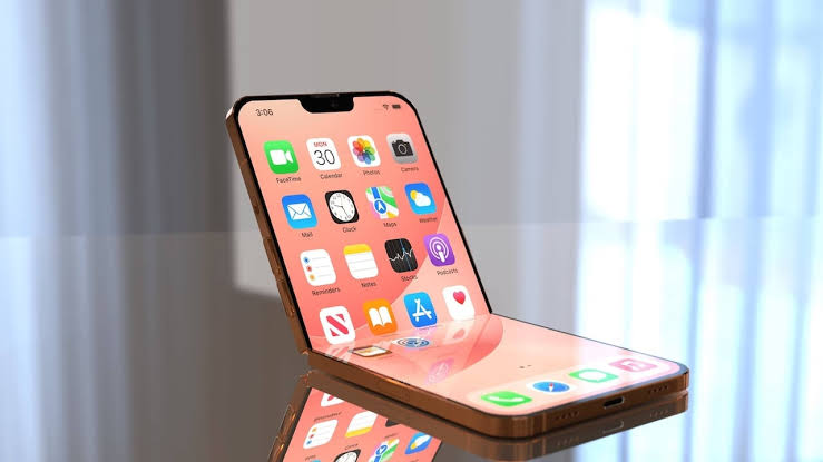 Katlanabilir iPhone Geliyor: Apple’dan 5 Yeni Model Bombası!